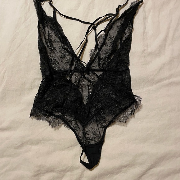 Lace bodysuit - Picture 3 of 5